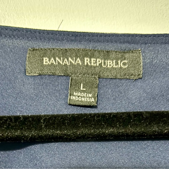 Banana Republic Large navy polkadot blouse top - Picture 4 of 4